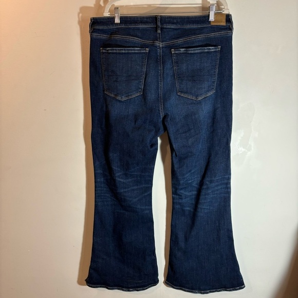 AMERICAN EAGLE Sz 20 Super  High Rise Slit on Hem Mid Wash Flare Leg Jeans - Picture 6 of 13